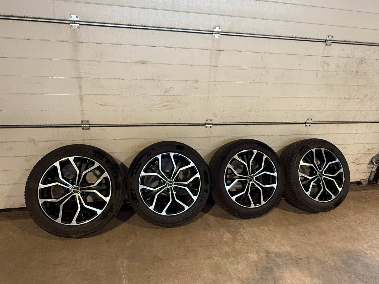 Pack 4 Jantes Alu + Pneus Hiver 215/55 R18, Autos : Pièces & Accessoires, Enlèvement, Pneus hiver, Pneu(s)