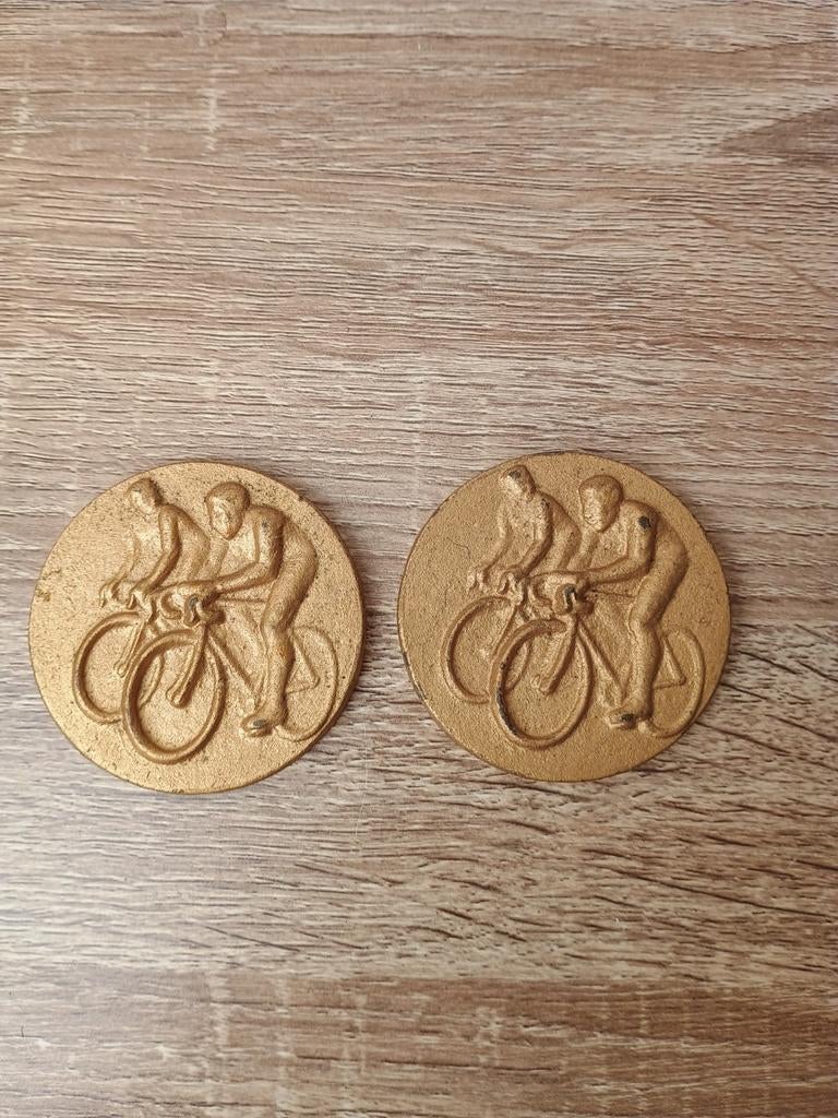 deux médailles en fonte cyclisme, Ophalen of Verzenden