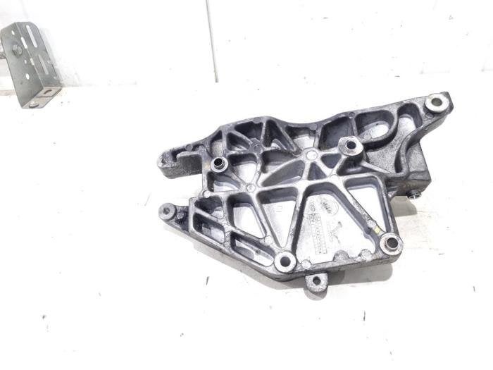 Support pompe direction assistée d'un Fiat Doblo, -, 3 mois de garantie, Utilisé, Fiat