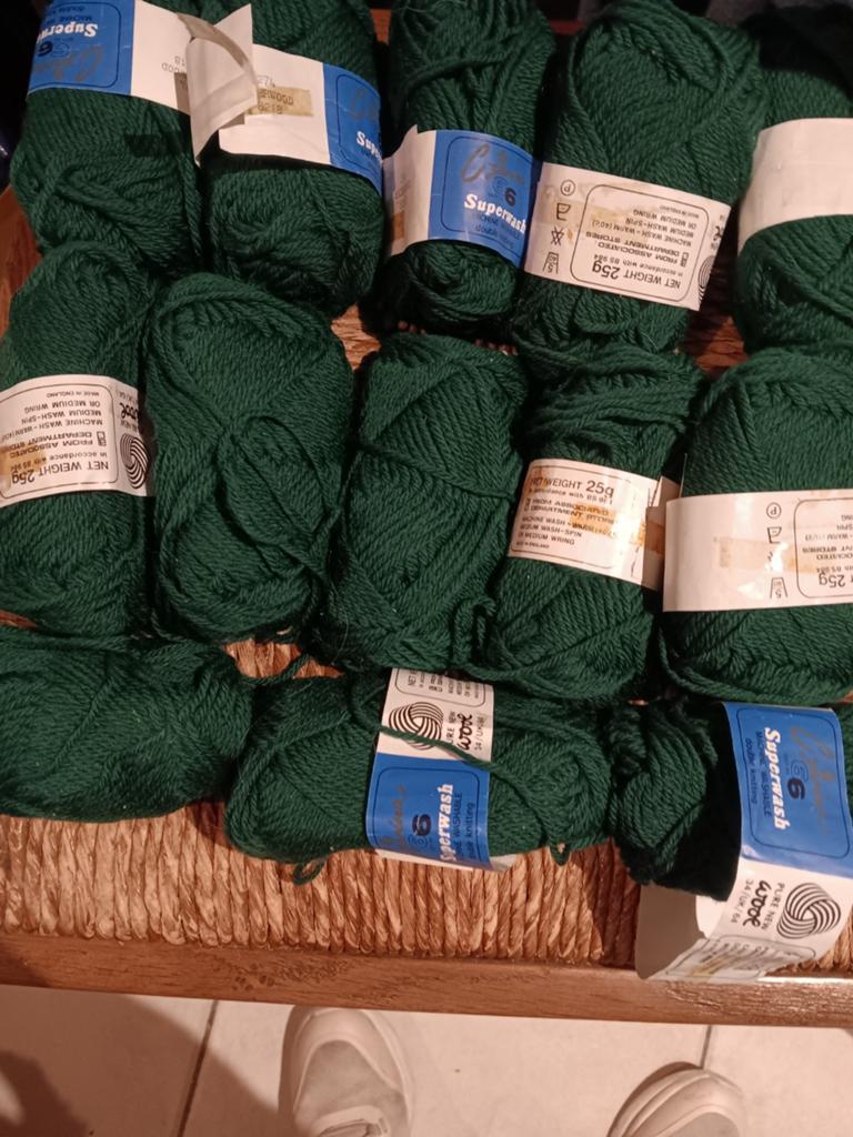 13x groene wol "superwash", Hobby & Loisirs créatifs, Tricot & Crochet, Enlèvement, Aiguille