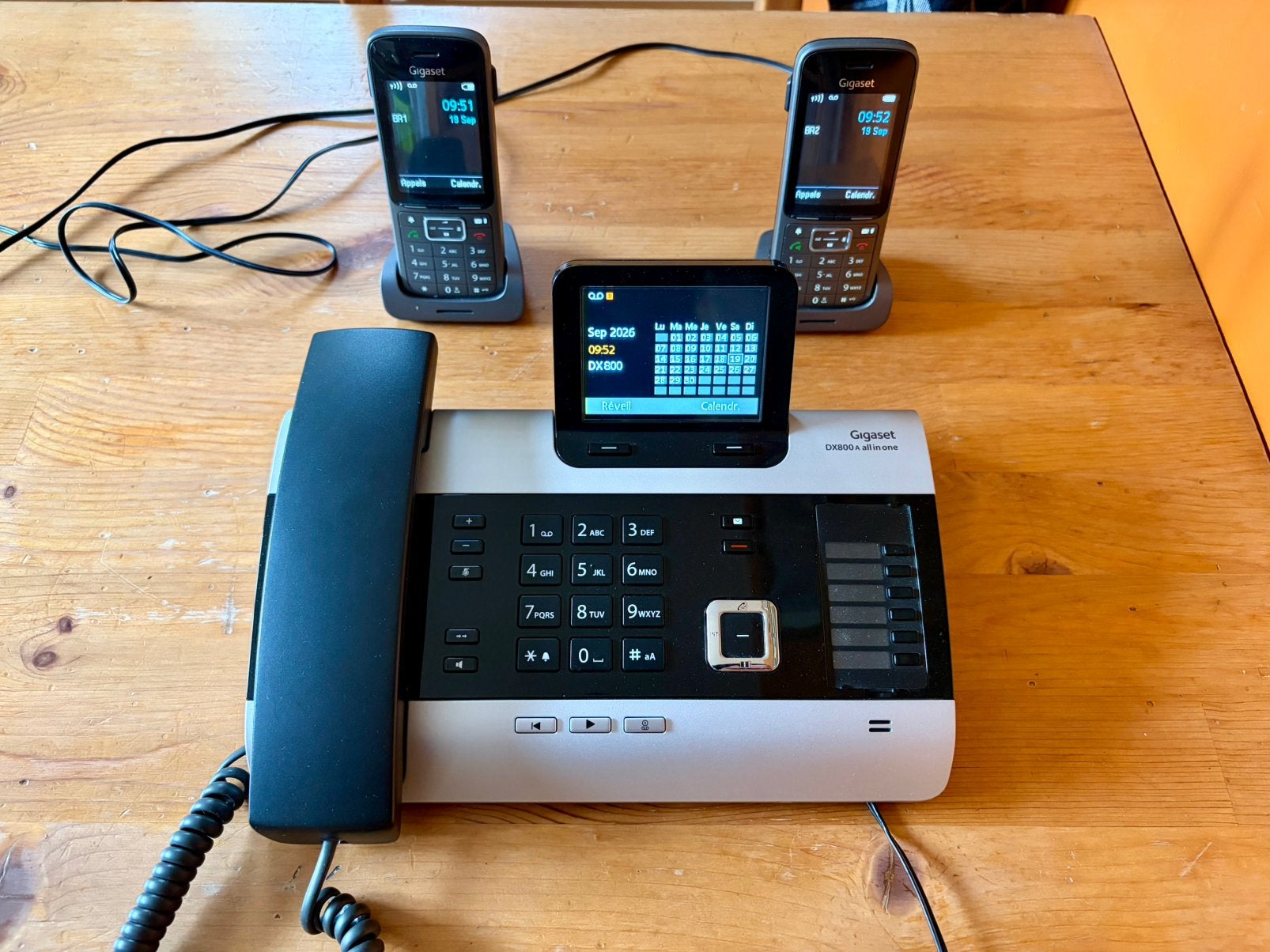 TÉLÉPHONE GIGASET DX800A ALL IN ONE AVEC 2 PORTABLES, Télécoms, Enlèvement, Comme neuf, Téléphone