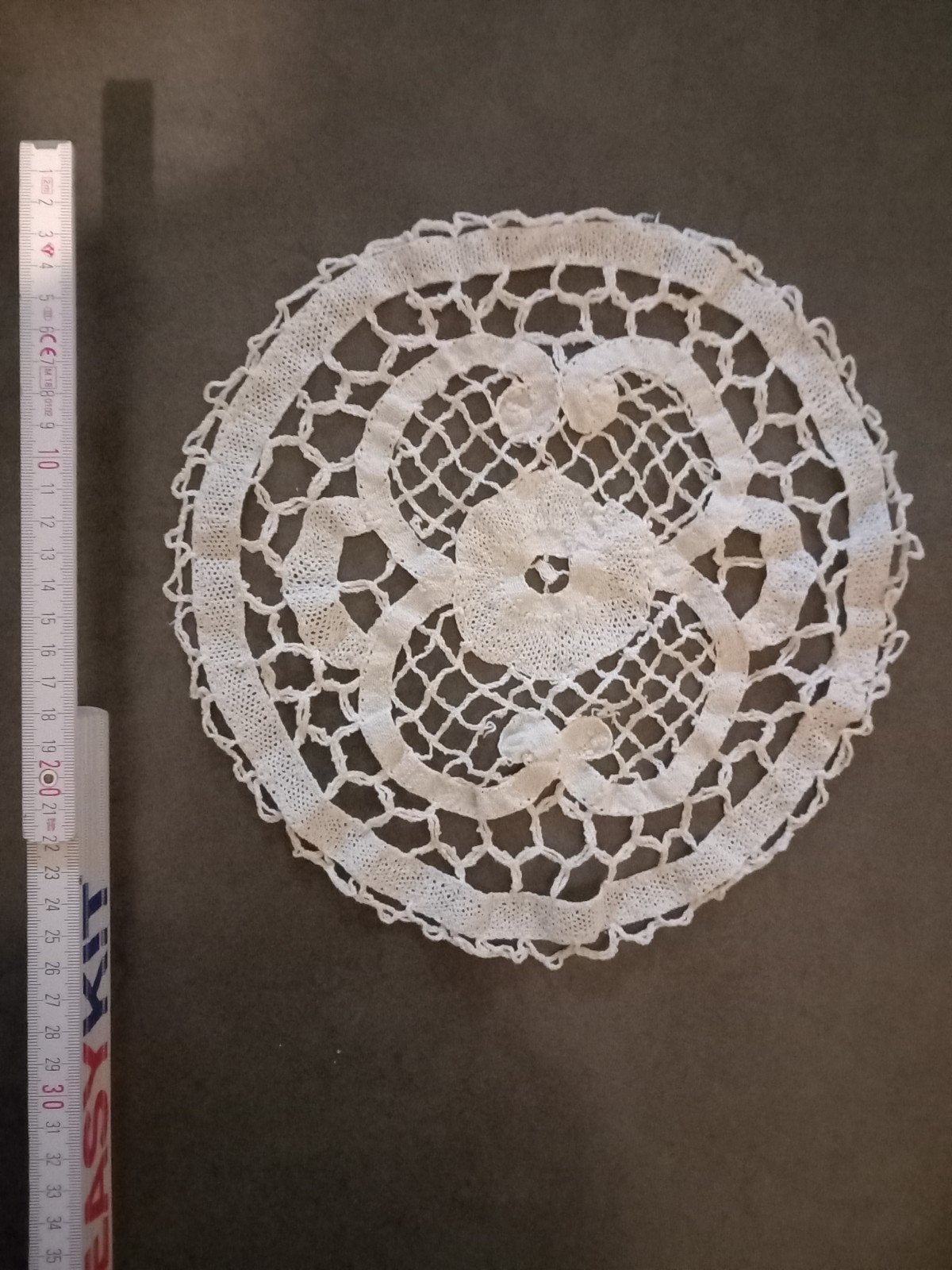 écusson rond en dentelle de grand-mère -> 2€, Enlèvement, Comme neuf, Bobine(s)
