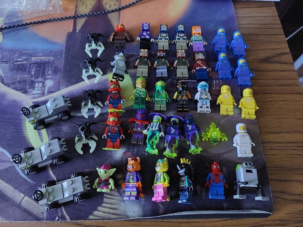 Lego 38 minifigs + 3 véhicules, Enfants & Bébés, Jouets | Duplo & Lego, Lego, Minifigurines incluses, Utilisé, Ninjago