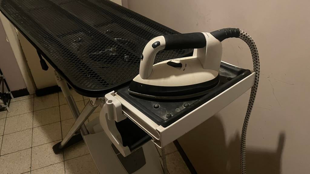 Gamme Laurastar S Pure (type 756), Electroménager, Enlèvement, Utilisé, Fer à repasser avec cordon
