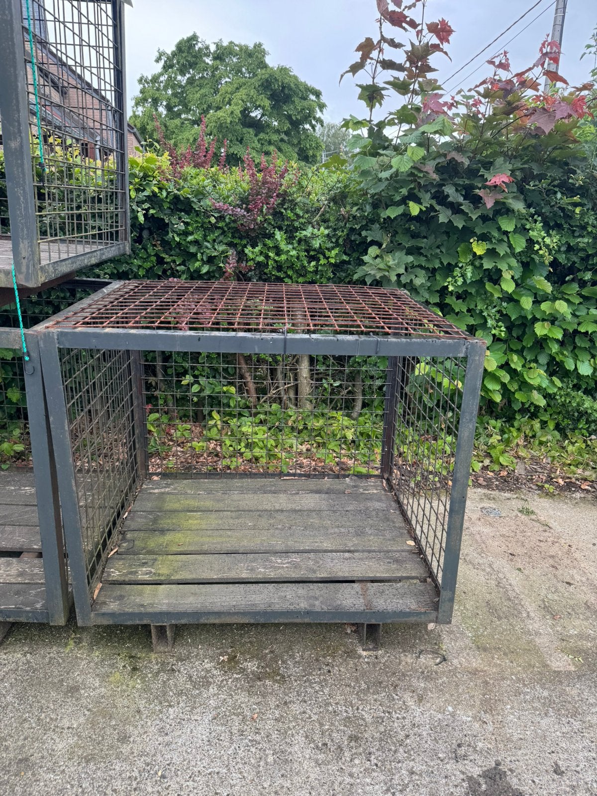 OPBERGMANDEN VOOR BRANDHOUT, Ophalen