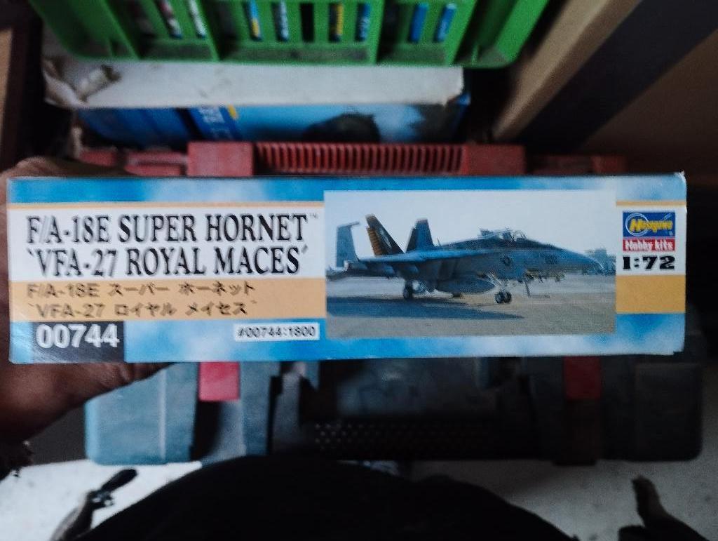 F/A-18E Super Hornet `VFA-27 Royal Maces´ Hasegawa 00744, Hobby & Loisirs créatifs, Modélisme | Avions & Hélicoptères, Neuf, Hasegawa