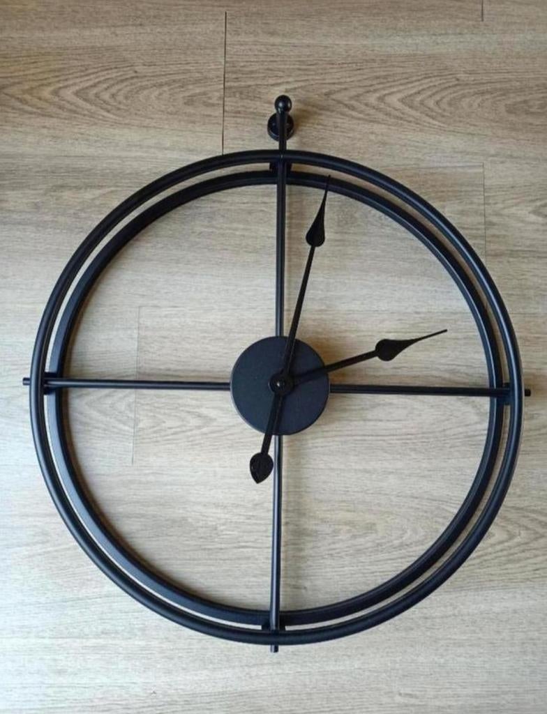 Zwart metalen wandhorloge 30 cm, Ophalen, Zo goed als nieuw, Analoog, Wandklok