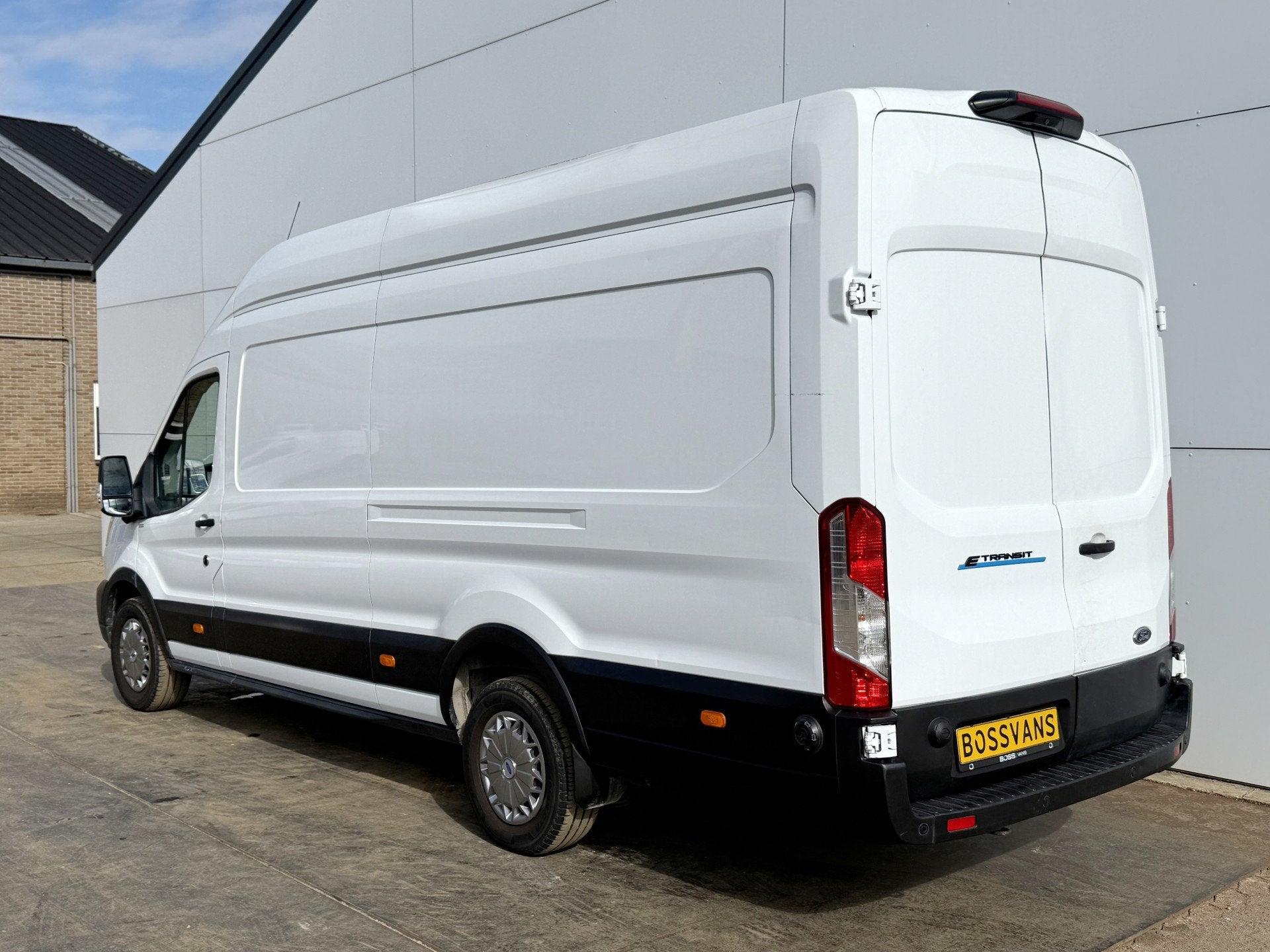 Ford E-Transit 68kWh 184PK L4H3 316km WLTP BEV Snelladen Car, Autos, Achat, 135 kW, Entreprise, 3 places