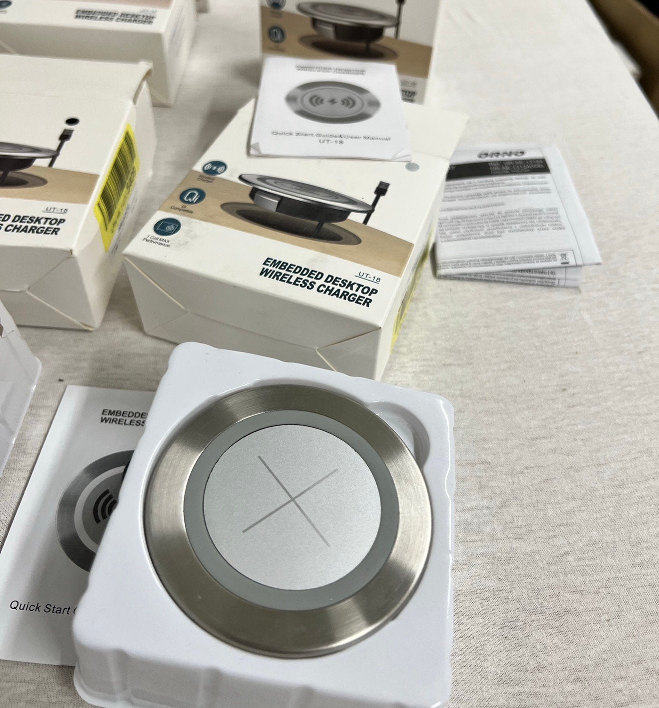 Chargeur sans fil intégré Chargeur de station charge argenté, Télécoms, Téléphonie mobile | Chargeurs pour téléphone, Neuf, Enlèvement ou Envoi