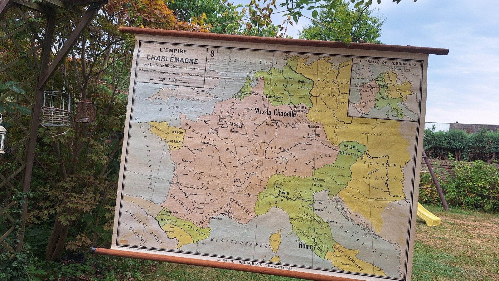 Ancienne carte d'école. L'empire de Charlemagne.