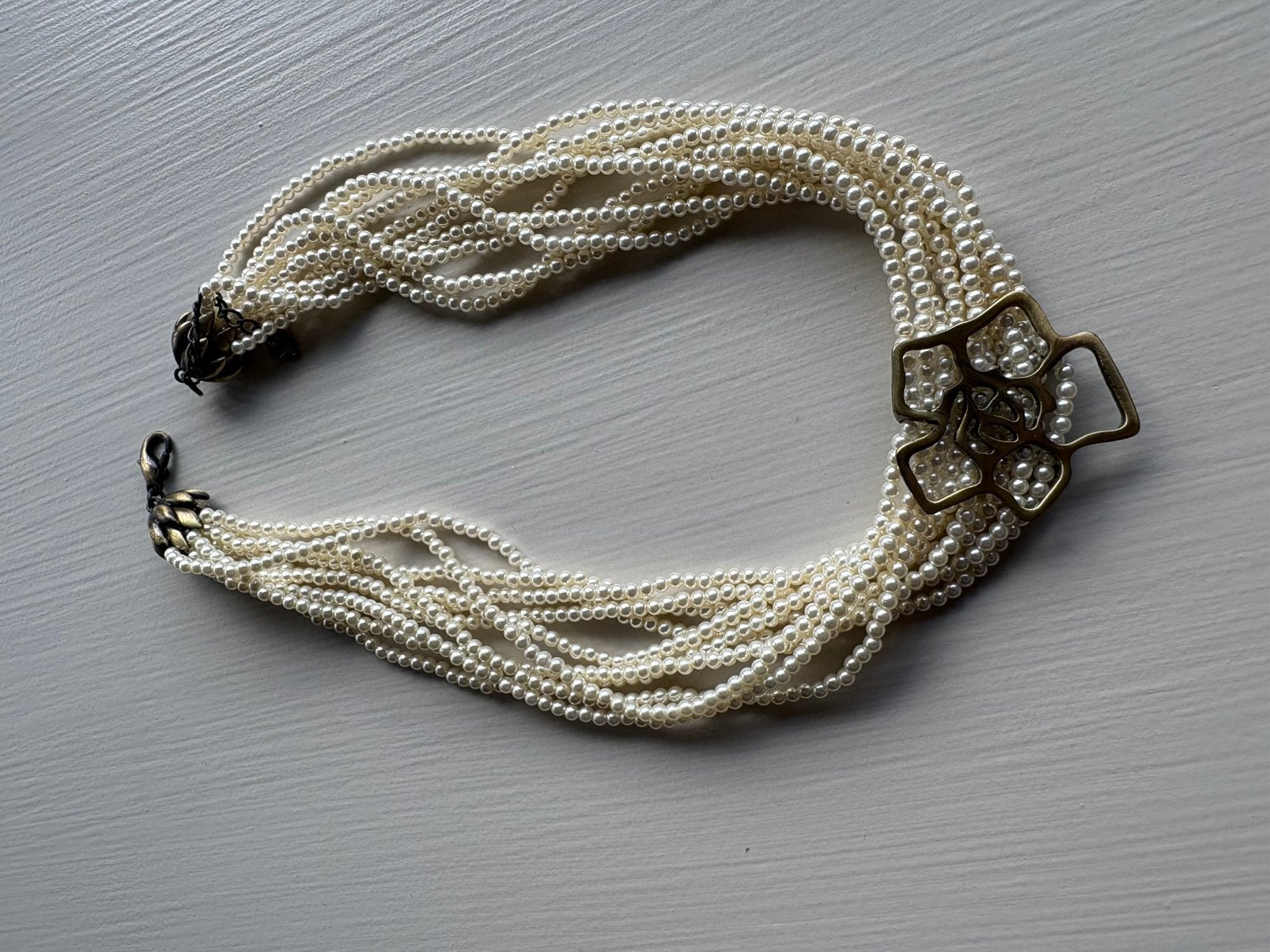 Parelketting Nicky Vankets, Enlèvement, Comme neuf