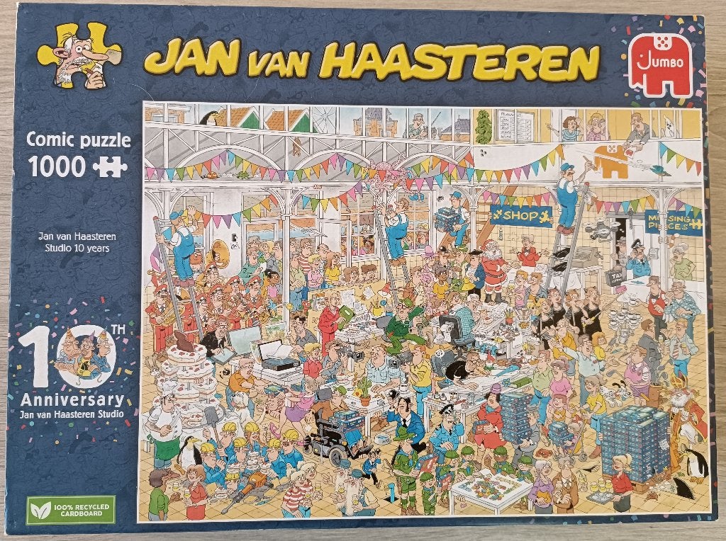 Puzzel Jan van Haasteren "J.v.H, Studio 10 Years", Ophalen of Verzenden, 500 t/m 1500 stukjes, Gebruikt, Legpuzzel