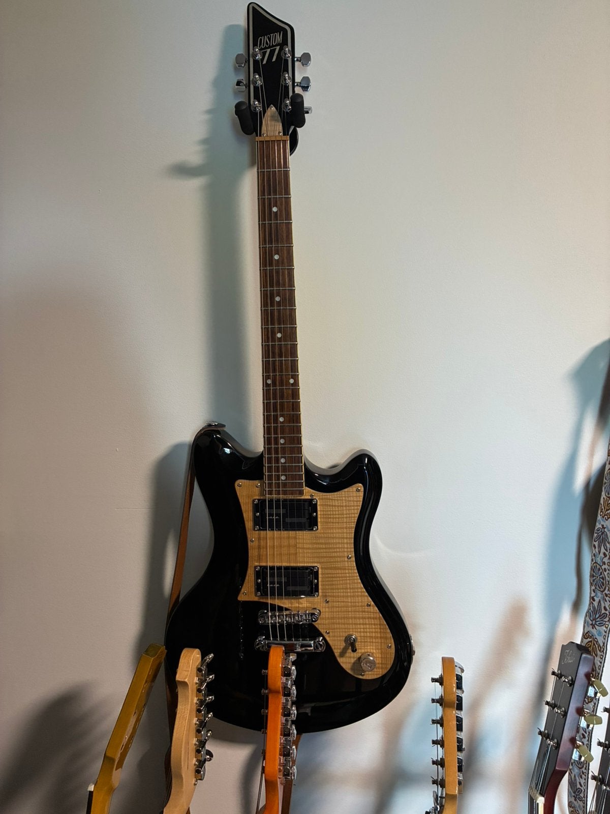 custom 77 avec micro lacecensor, Musique & Instruments, Enlèvement, Comme neuf