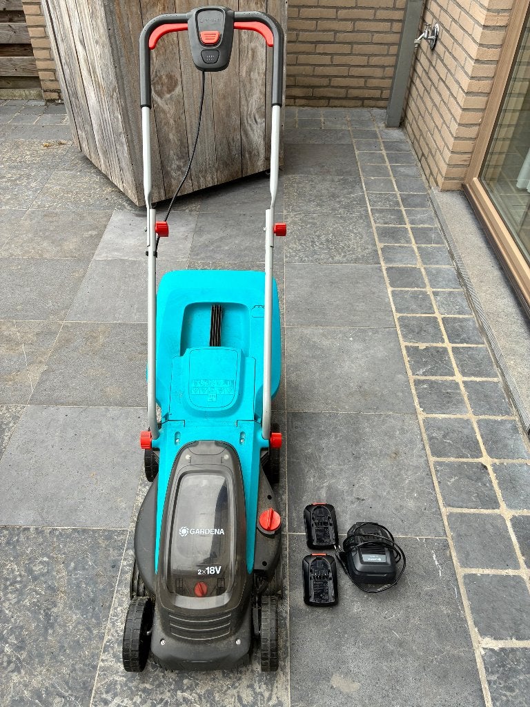 Grasmachine Gardena op batterijen en oplader, Tondeuses à gazon sur batterie, Enlèvement, Utilisé, Bac de ramassage