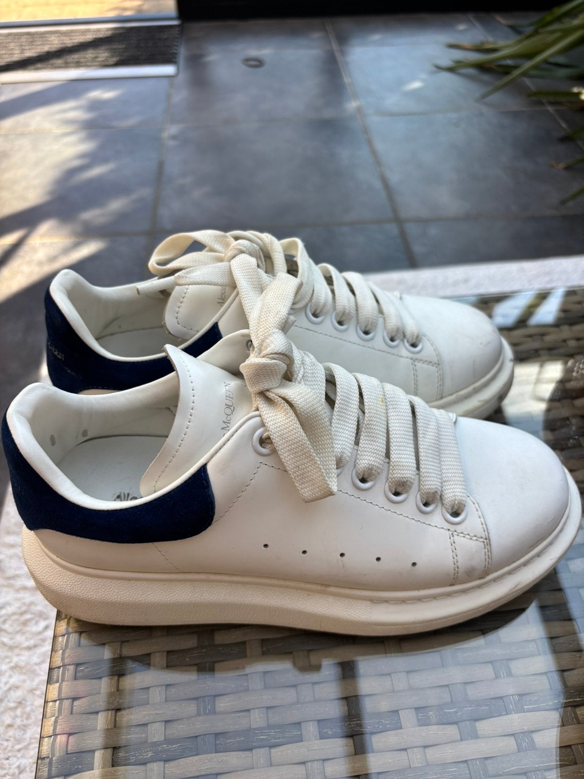 Alexander McQueen sneakers, Vêtements | Femmes, Chaussures, Sneakers et Baskets, Enlèvement, Porté, Bleu