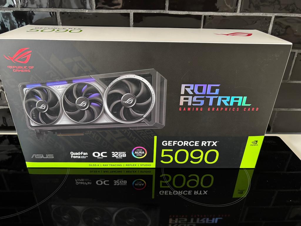 Asus rog RTX5090 astral Oc edition, Computers en Software, Videokaarten, Ophalen, Zo goed als nieuw