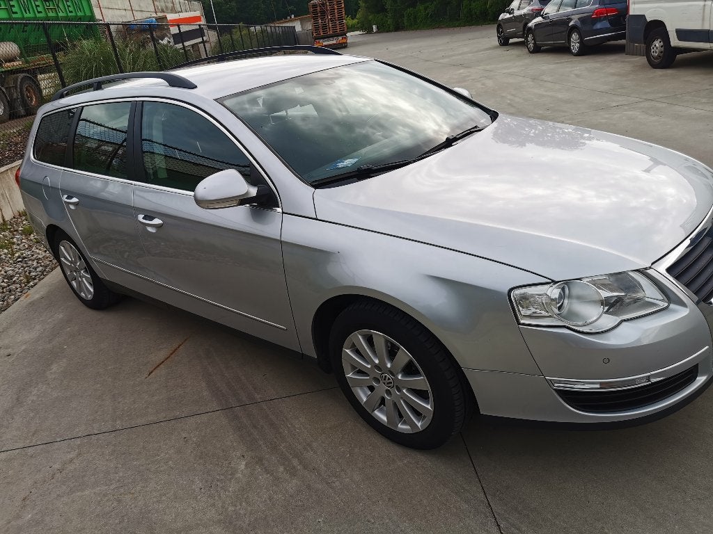 VW PASSAT 1600 TDI BLUEMOTION, Auto's, Voorwielaandrijving, Euro 5, Stof, Zwart