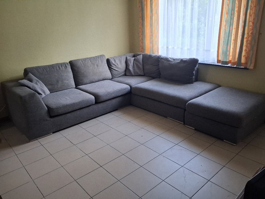 Hoeksalon grijs L:280cm.-220cm.B:100cm.+poef:100cm.-74cm., Huis en Inrichting, Zetels | Complete zithoeken, Ophalen, Gebruikt