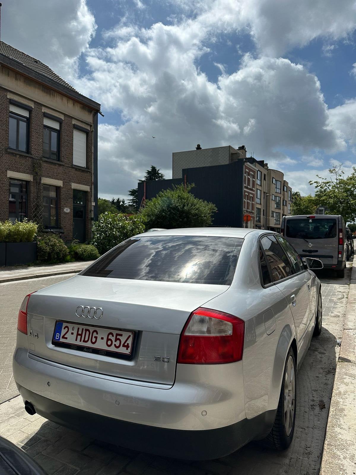 Audi A4 benzine, Autos, Audi, Particulier, A4, ABS, Essence, Euro 3, 5 portes, Argent ou Gris, Noir, Alcantara, Entretenue par le concessionnaire
