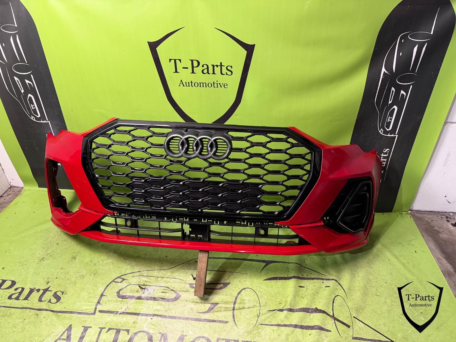 pare-chocs avant audi Q3 18+, Pare-chocs, AUDI AG, Auto-Union-Strasse 1
85045  Ingolstadt, DE, Audi