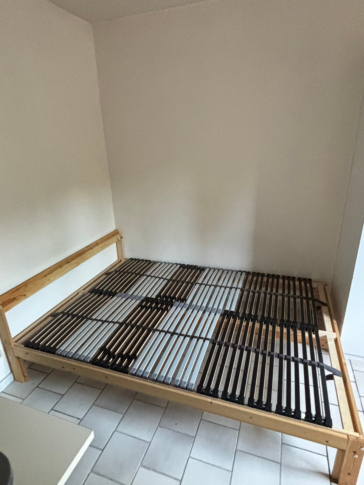 Sommier + sommier à lattes + matelas, Enlèvement, Comme neuf, 200 cm, 140 cm