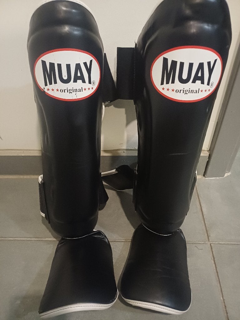 Muay Scheen- en wreef beschermer maat "L", Enlèvement ou Envoi, Protection pour arts martiaux, Autres, Utilisé