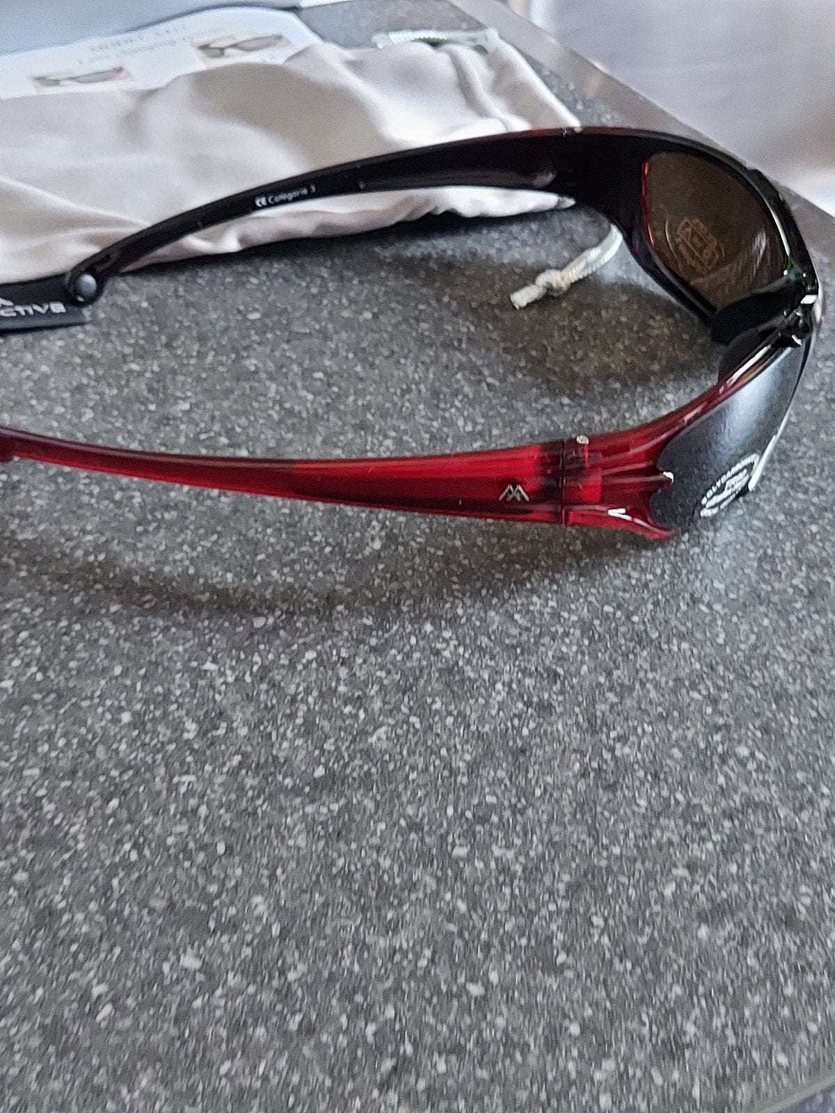 lunettes de sport, rouge/bleu neuves,, Enlèvement ou Envoi, Neuf, Bleu, Lunettes de soleil
