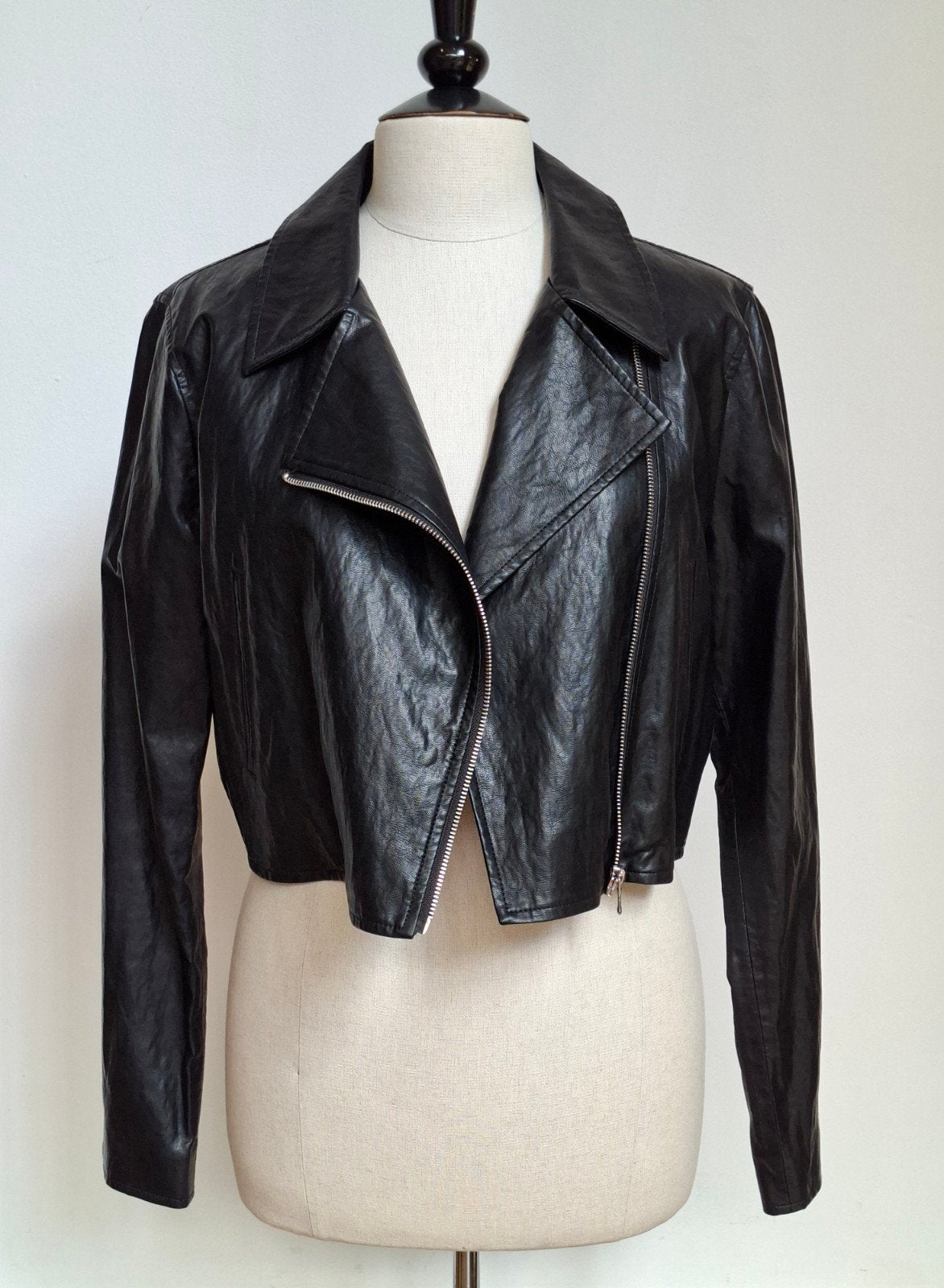 TWINSET . (NOUVEAU 225€), Vêtements | Femmes, Vestes & Costumes, Taille 38/40 (M), Enlèvement ou Envoi, Comme neuf, Manteau