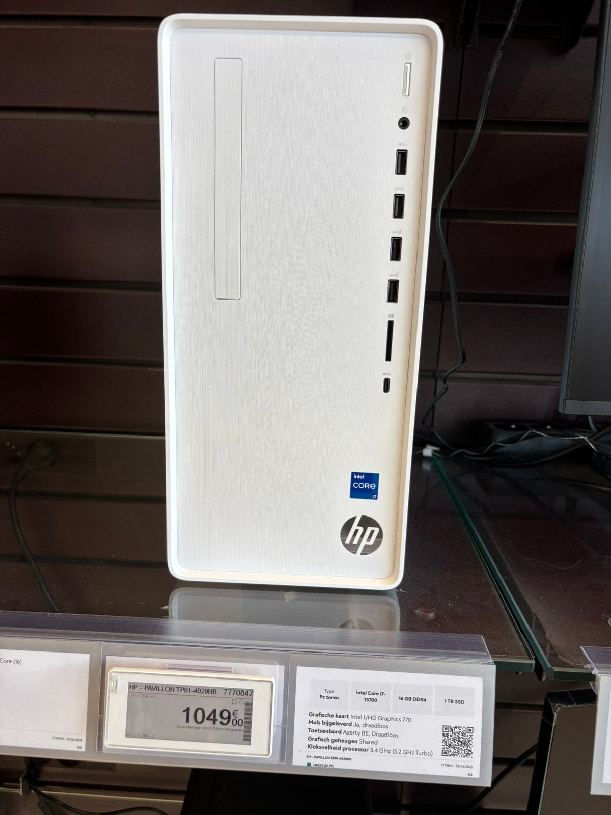 desktopcomputer met een 27-inch scherm en toetsenbord, Computers en Software, Routers en Modems, Nieuw, Ophalen