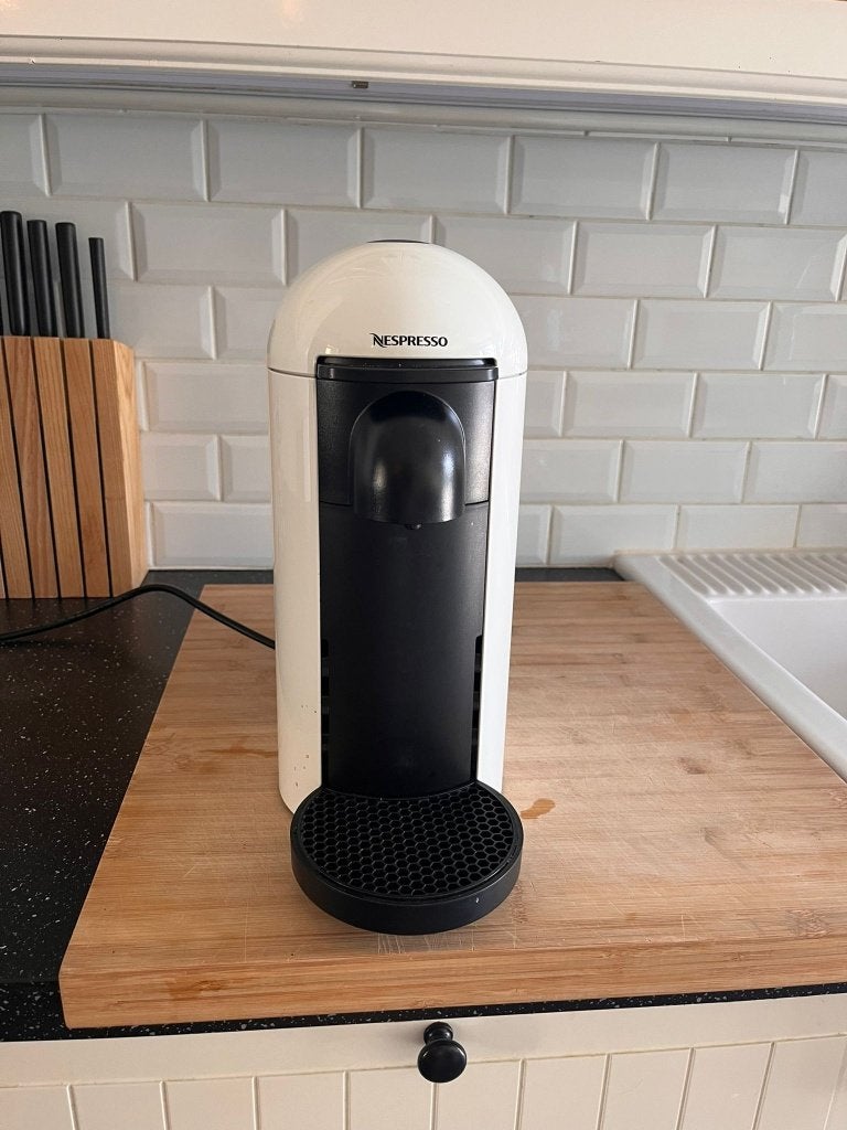 Nespresso Vertuo Plus 1, Ophalen, Espresso apparaat, Zo goed als nieuw, Koffiepads en cups