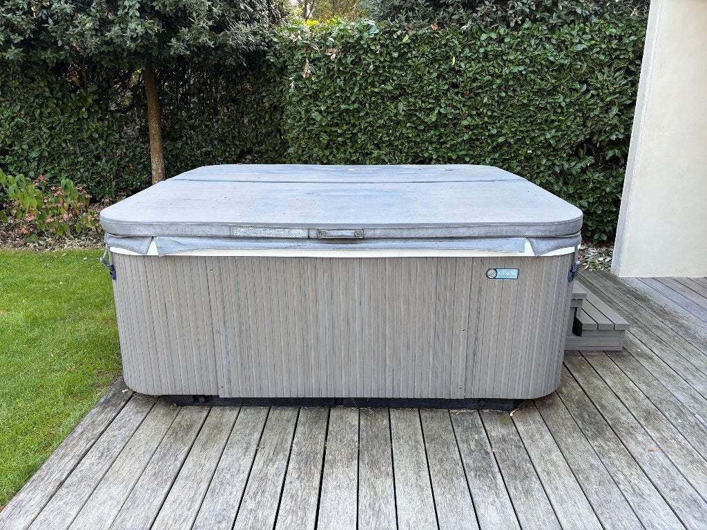 Jacuzzi Hotspring Envoy Highlife, Tuin en Terras, Ophalen, Gebruikt, Afdekzeil, Vast
