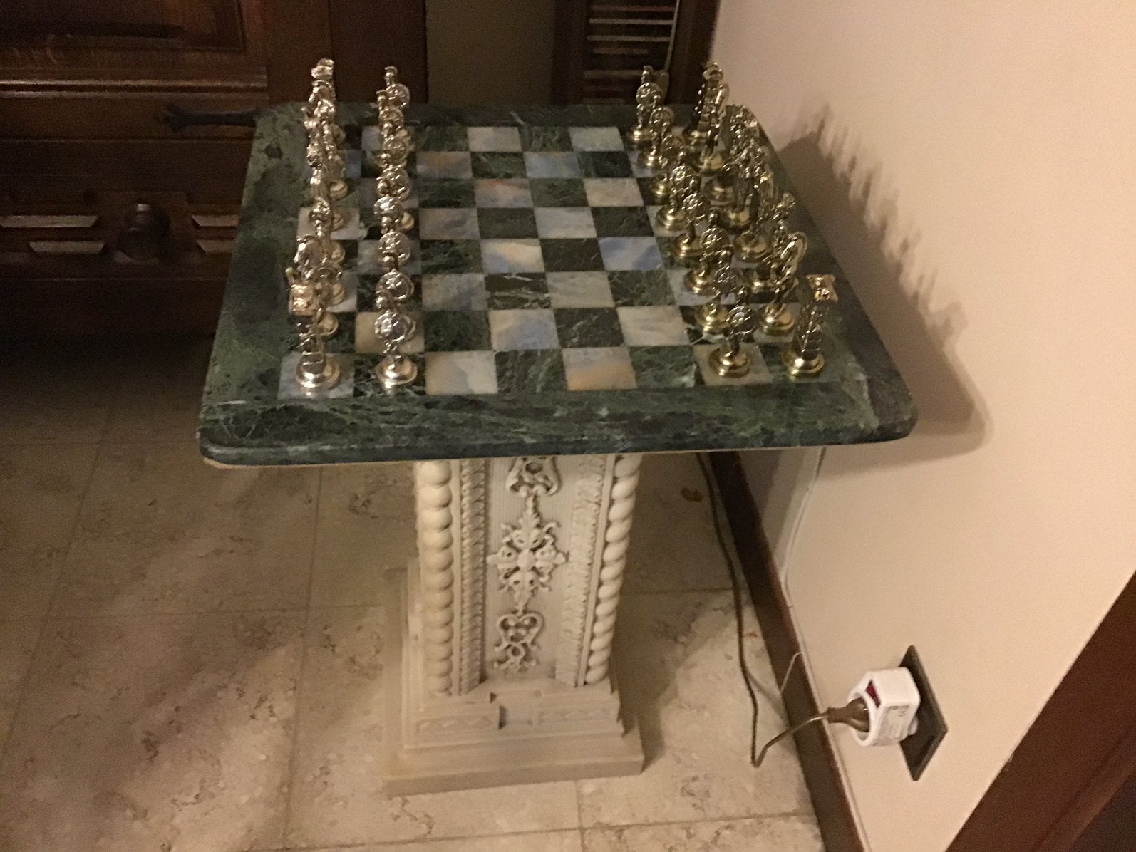 Unieke schaaktafel met marmeren bord en metalen stukken., Ophalen of Verzenden