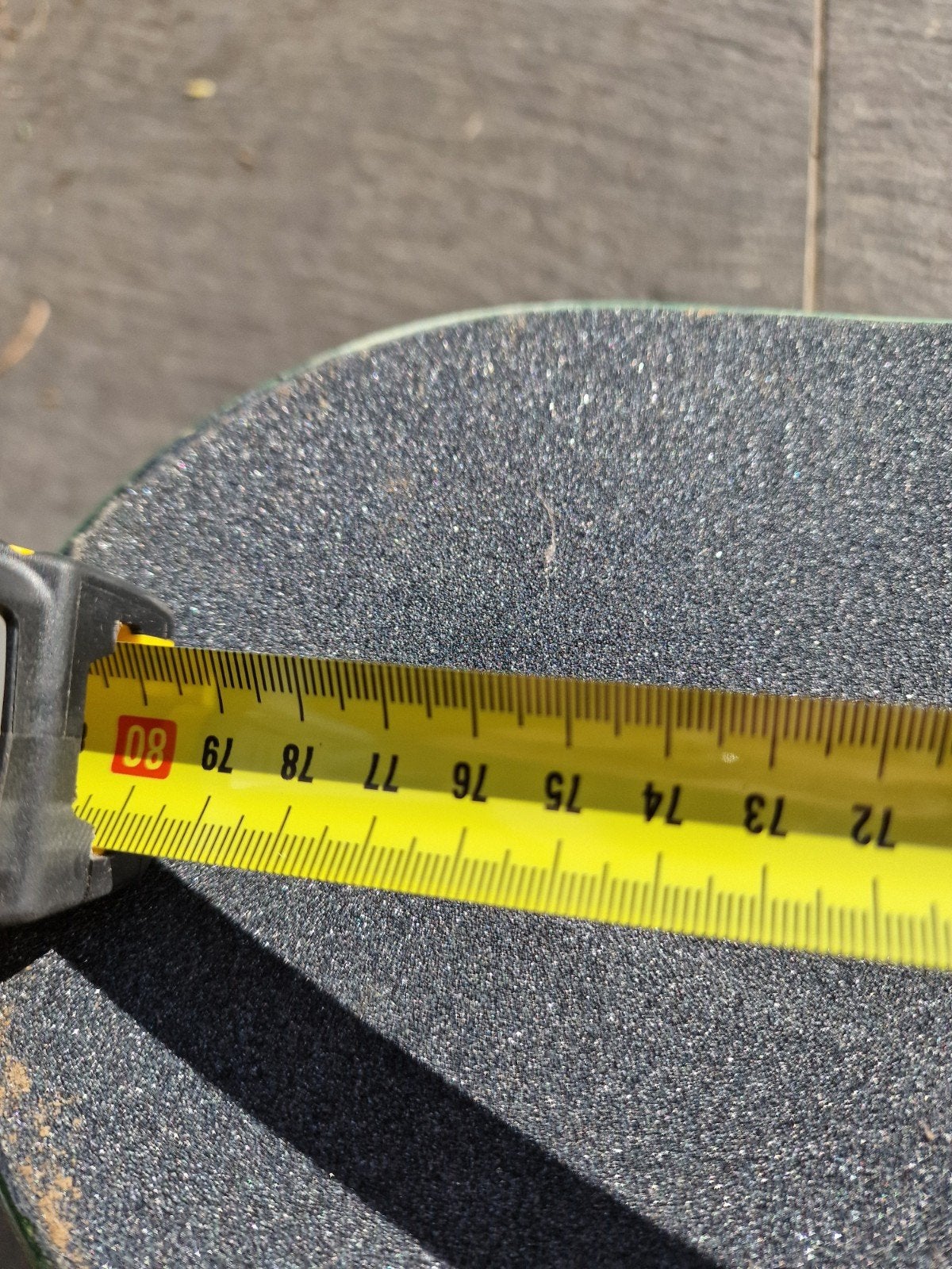 Skateboard de 80 cm Globe en bon état et propre., Sports & Fitness, Enlèvement, Skateboard