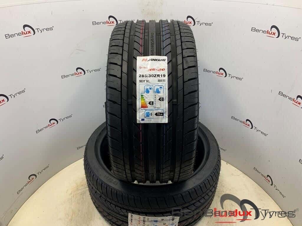 NEW 285/30ZR19 285/30R19 285/30/19 R19 ZR19 2853019 Mercedes, Auto-onderdelen, -, 285 mm, -, Nieuw