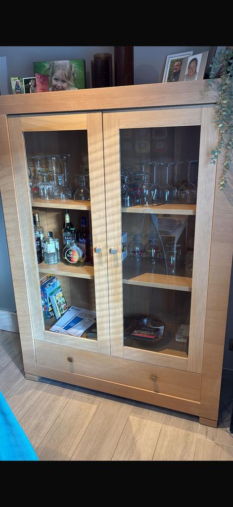 Kast van eikenhout met glas, Enlèvement, Comme neuf, Chêne
