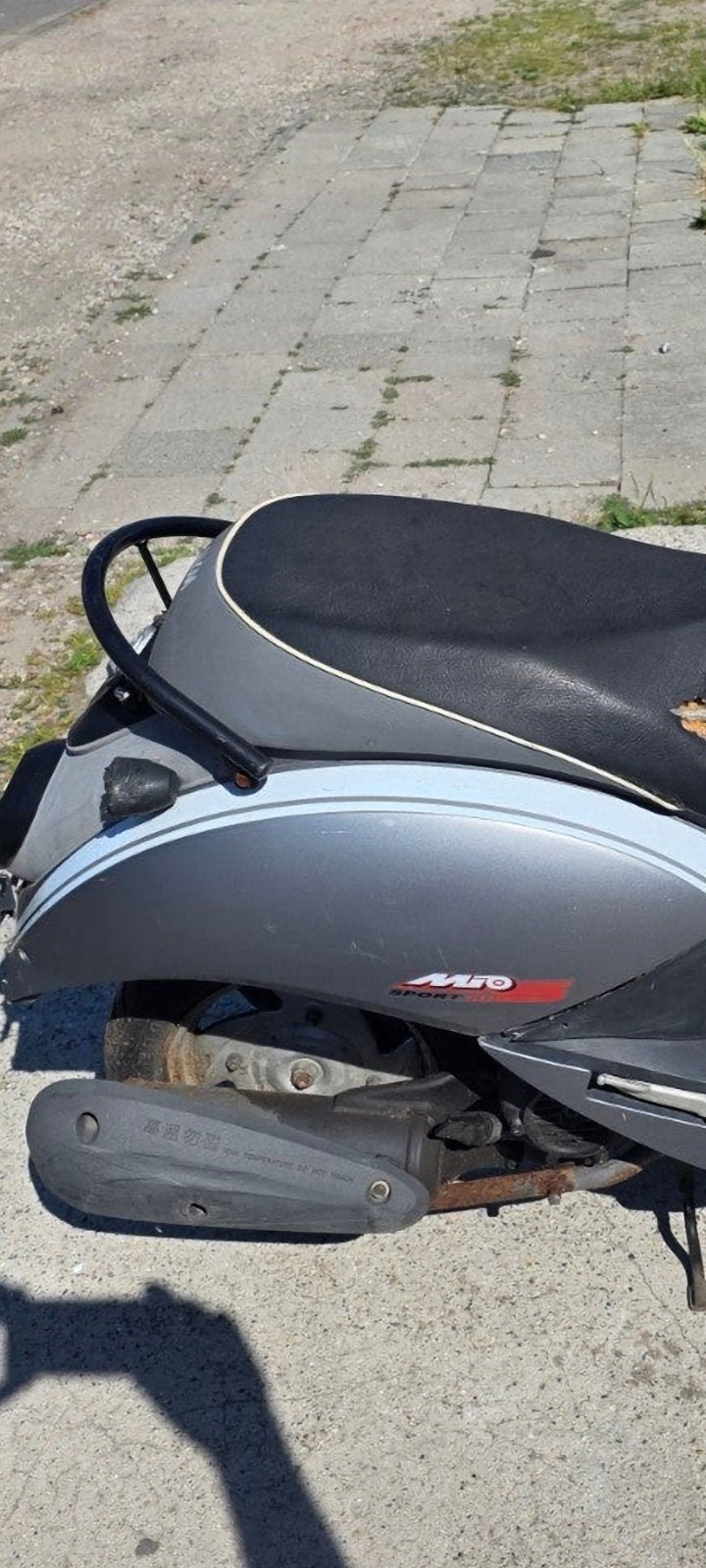 Trottinette 4 temps avec échappement Sym Mio 50cc d'origine, Enlèvement ou Envoi, Pot d'échappement