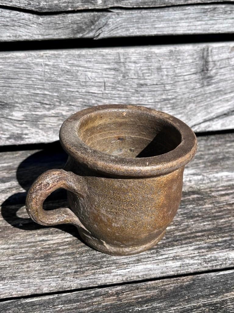 Tasse ancienne en grès Pul Jar, 1700, Bouffioulx ?, Antiquités & Art, Enlèvement ou Envoi