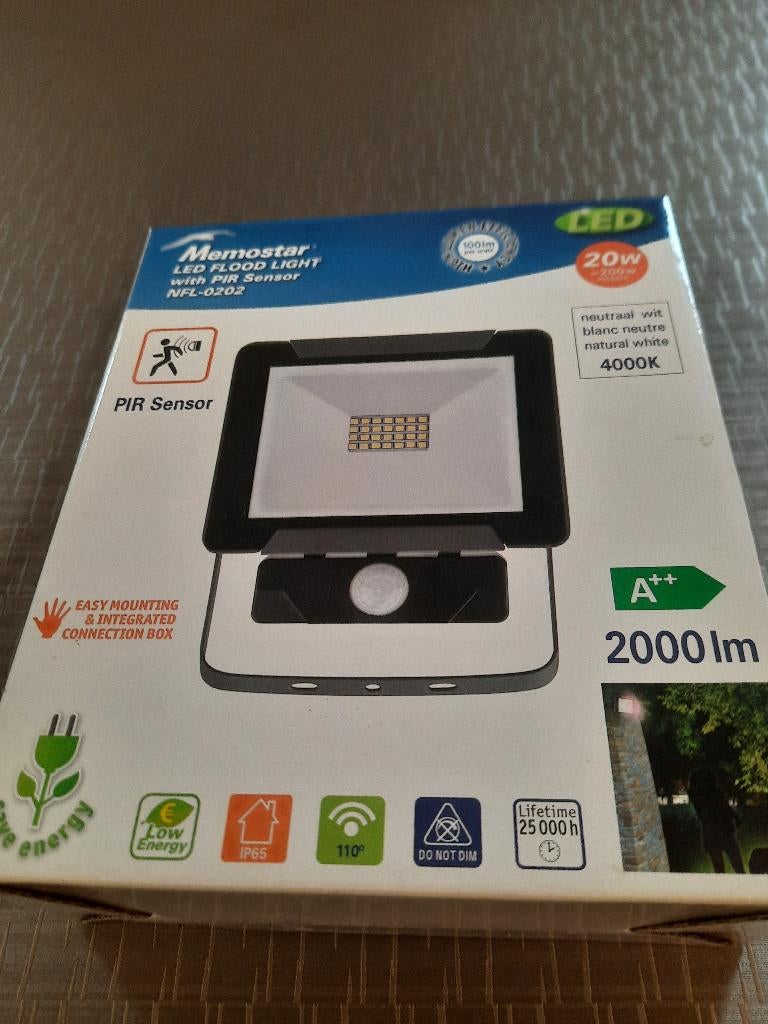 A vendre Projecteur LED 20W et détecteur de mouvement, Enlèvement, Neuf