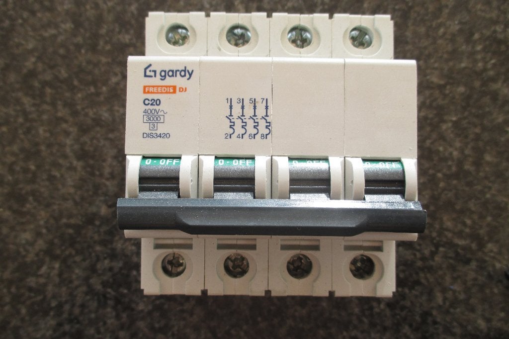 GARDY automatische zekering 20A - 3kA - 4 polen, Doe-het-zelf en Bouw, Elektriciteit en Kabels, Ophalen