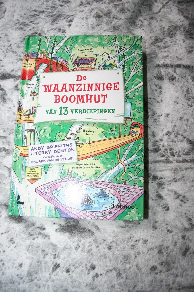 boek De waanzinnige boomhut, Ophalen of Verzenden, Zo goed als nieuw, Andy Griffiths; Terry Denton
