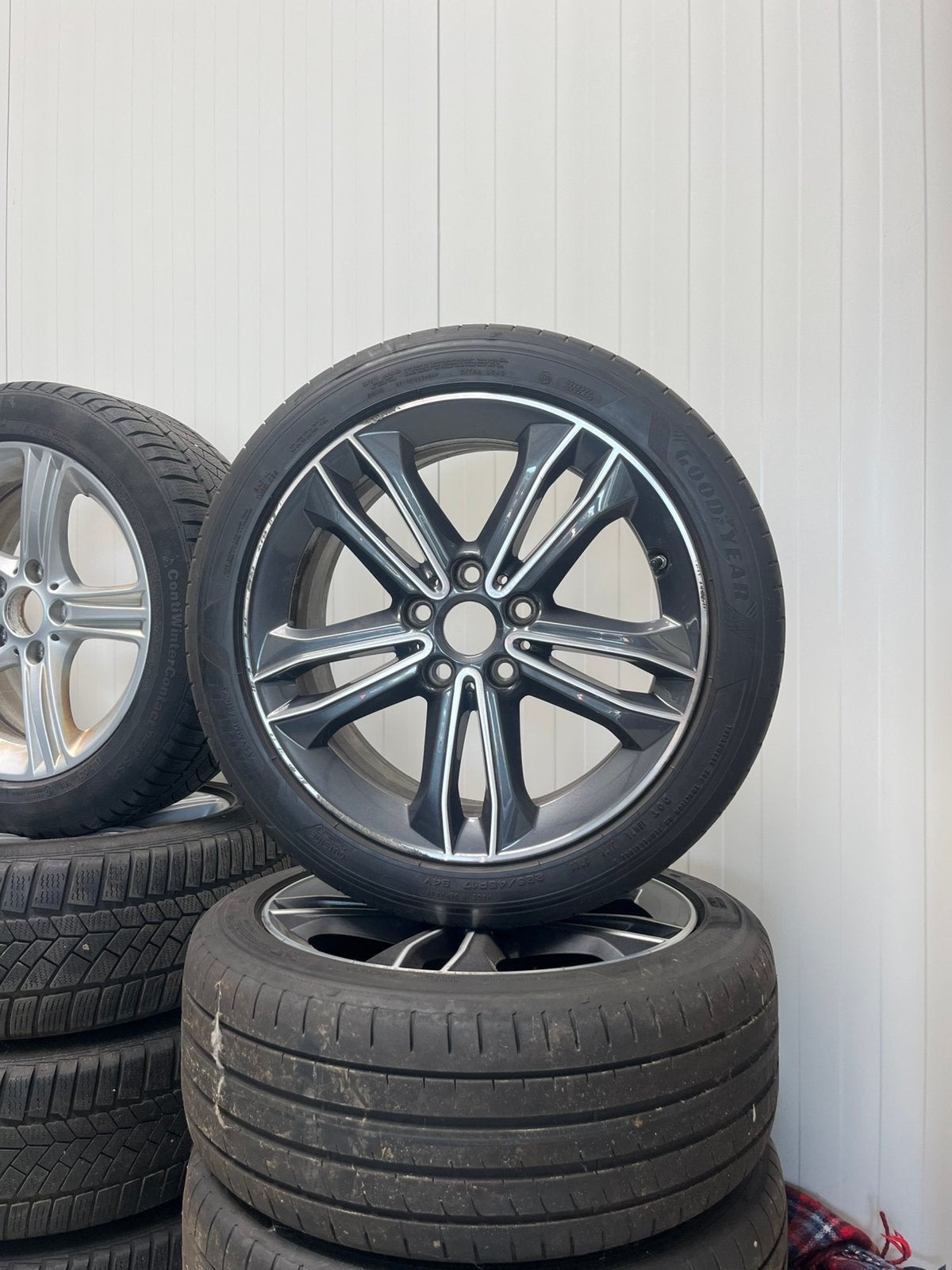 BMW 1 Serie F40 – 18 inch complete set velgen + banden, Ophalen, 18 inch, Gebruikt, Velg(en)