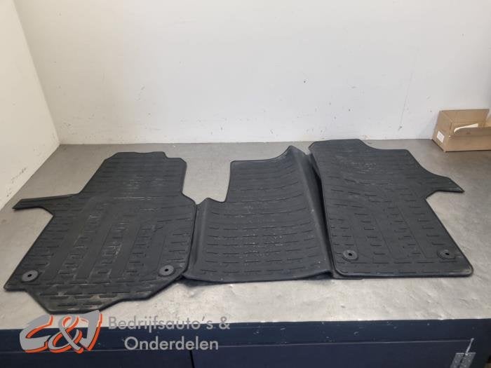 Kit tapis d'un Volkswagen Crafter, Volkswagen, -, 3 mois de garantie, Utilisé