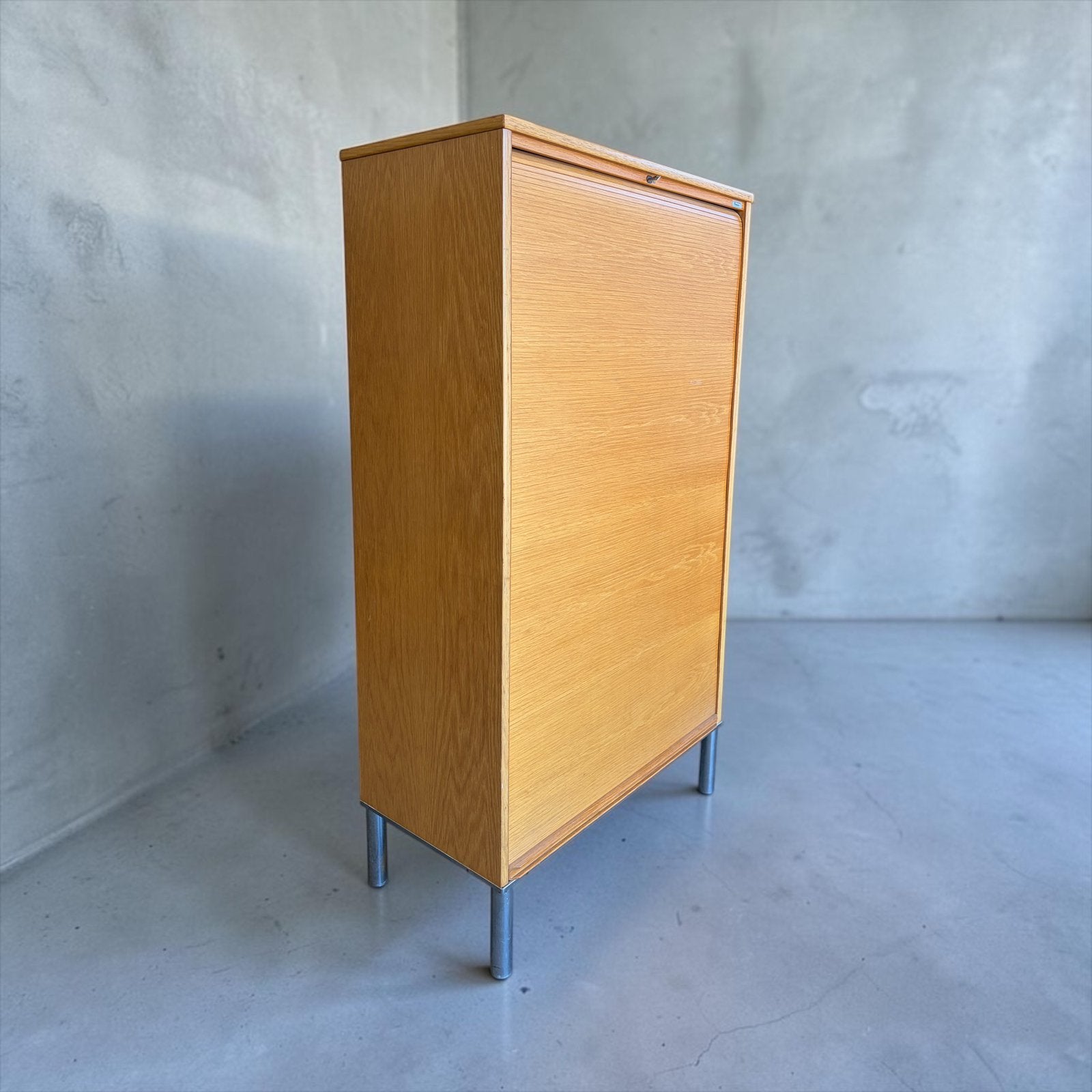 Classeur vintage en bois/meuble à volets sur pieds chromés, Envoi, Utilisé, Armoire