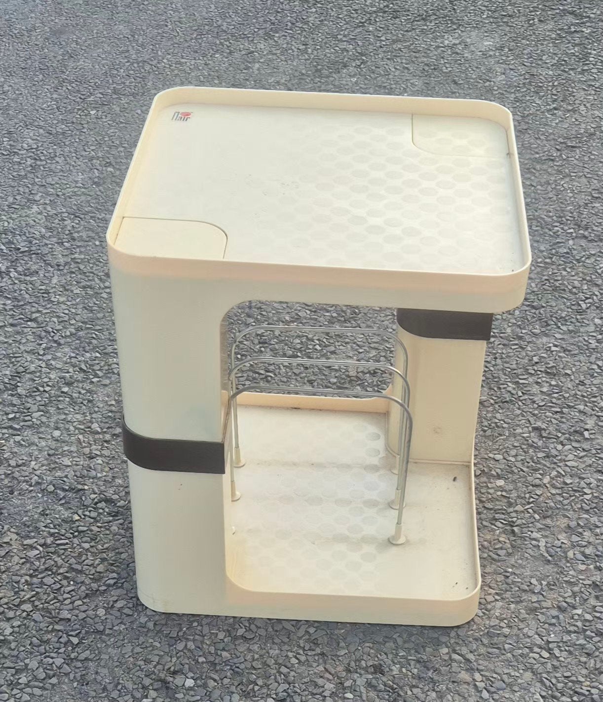 Te koop. Prachtige vintage bijzettafel