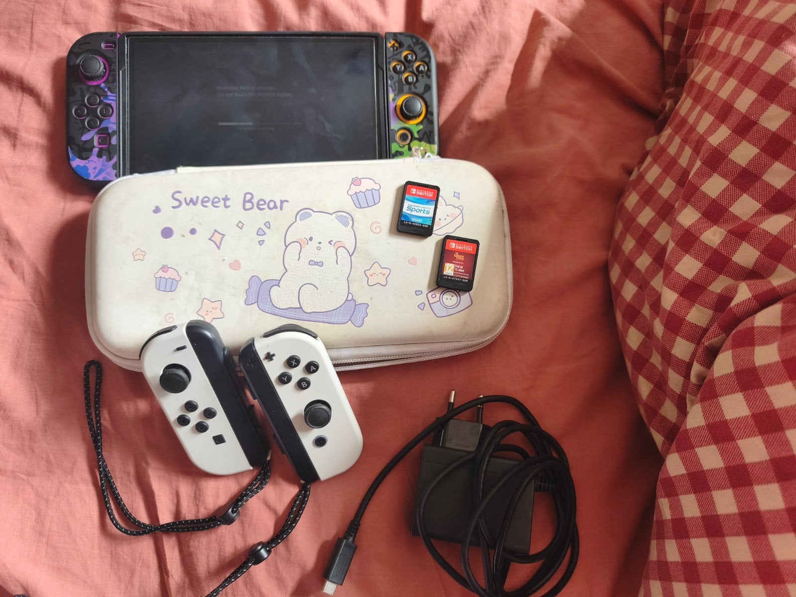 Nintendo Switch OLED Bundel – Paarse & Oranje Joy-Con, Games en Spelcomputers, Met 3 controllers of meer, Switch OLED, Ophalen