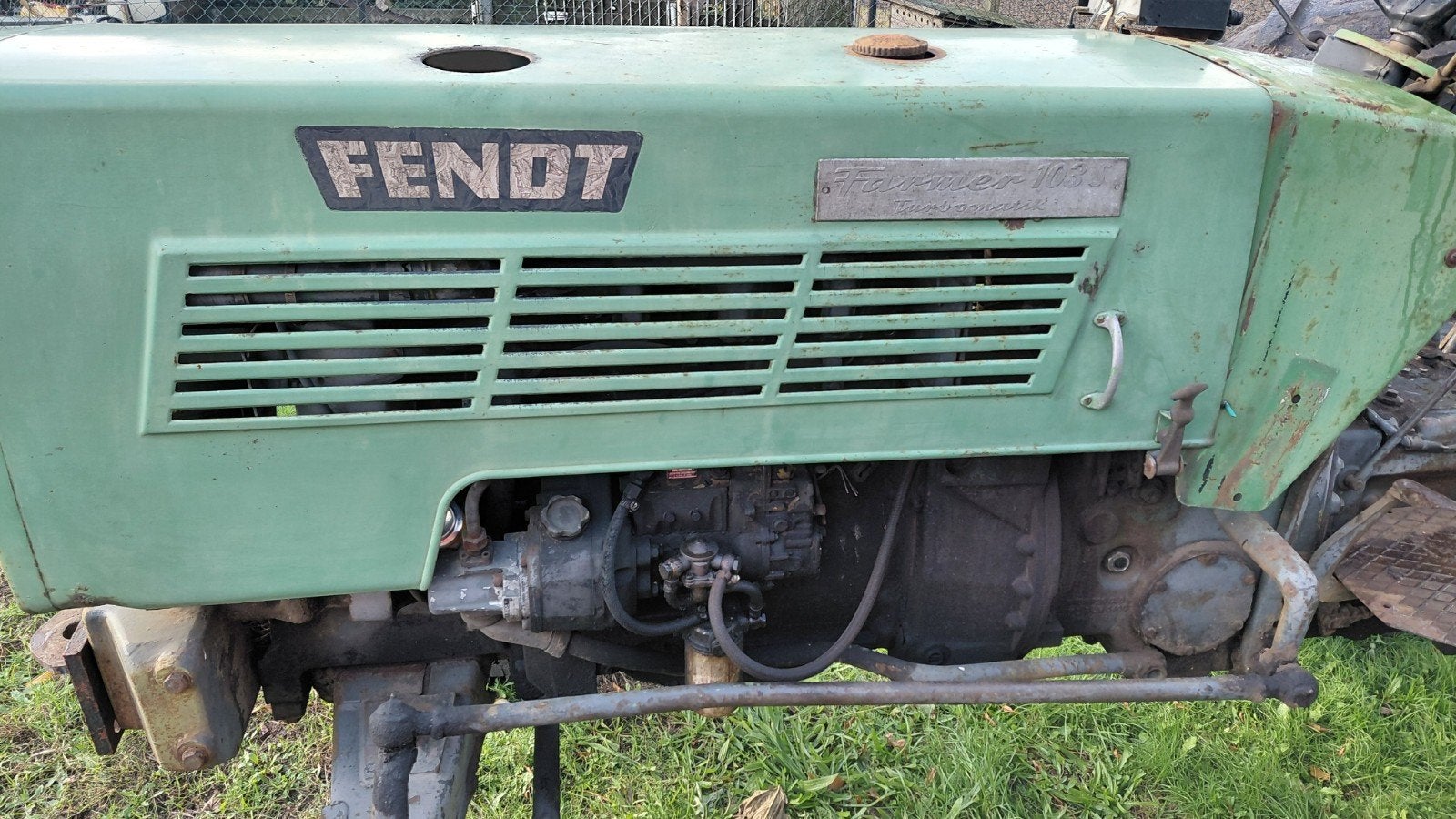 FENDT 103 de moter zit vast dus hij is voor onderdelen, Ophalen of Verzenden