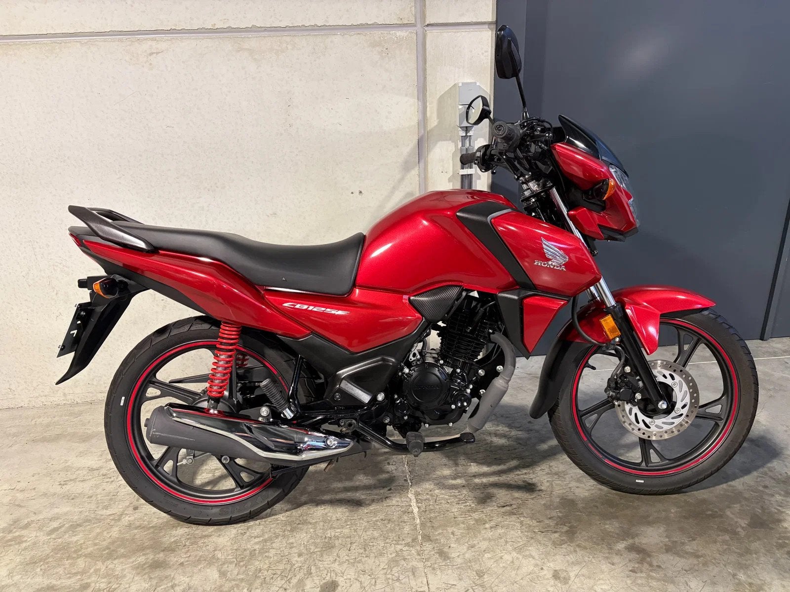 Honda CB125F leuke basic naked bike met handvatverwarming, 125 cc, Overig, 11 kW of minder, Handgeschakeld