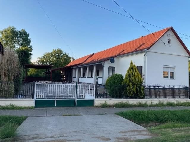 Potony huis met gastenverblijf en extra bouwgrond #1600, Immo, Dorp, 129 m², 2 kamers, Potony