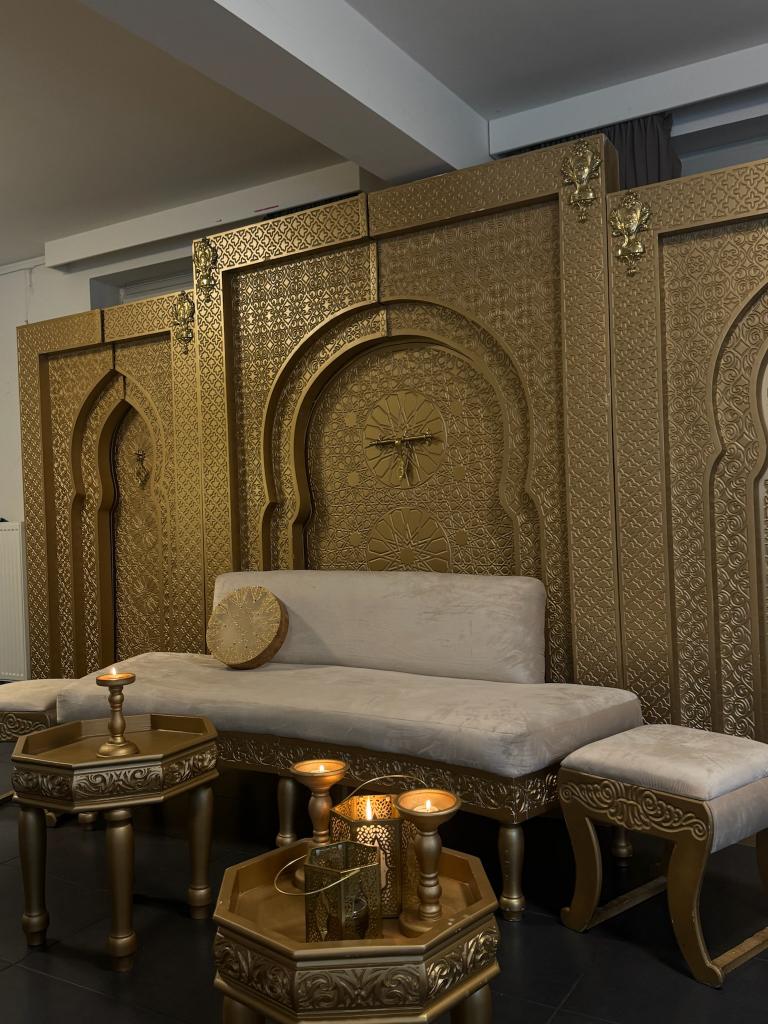 Trône oriental marocain + 2 poufs + 3 tables dorées, 125 cm ou plus, Enlèvement, Autres formes, Oriental