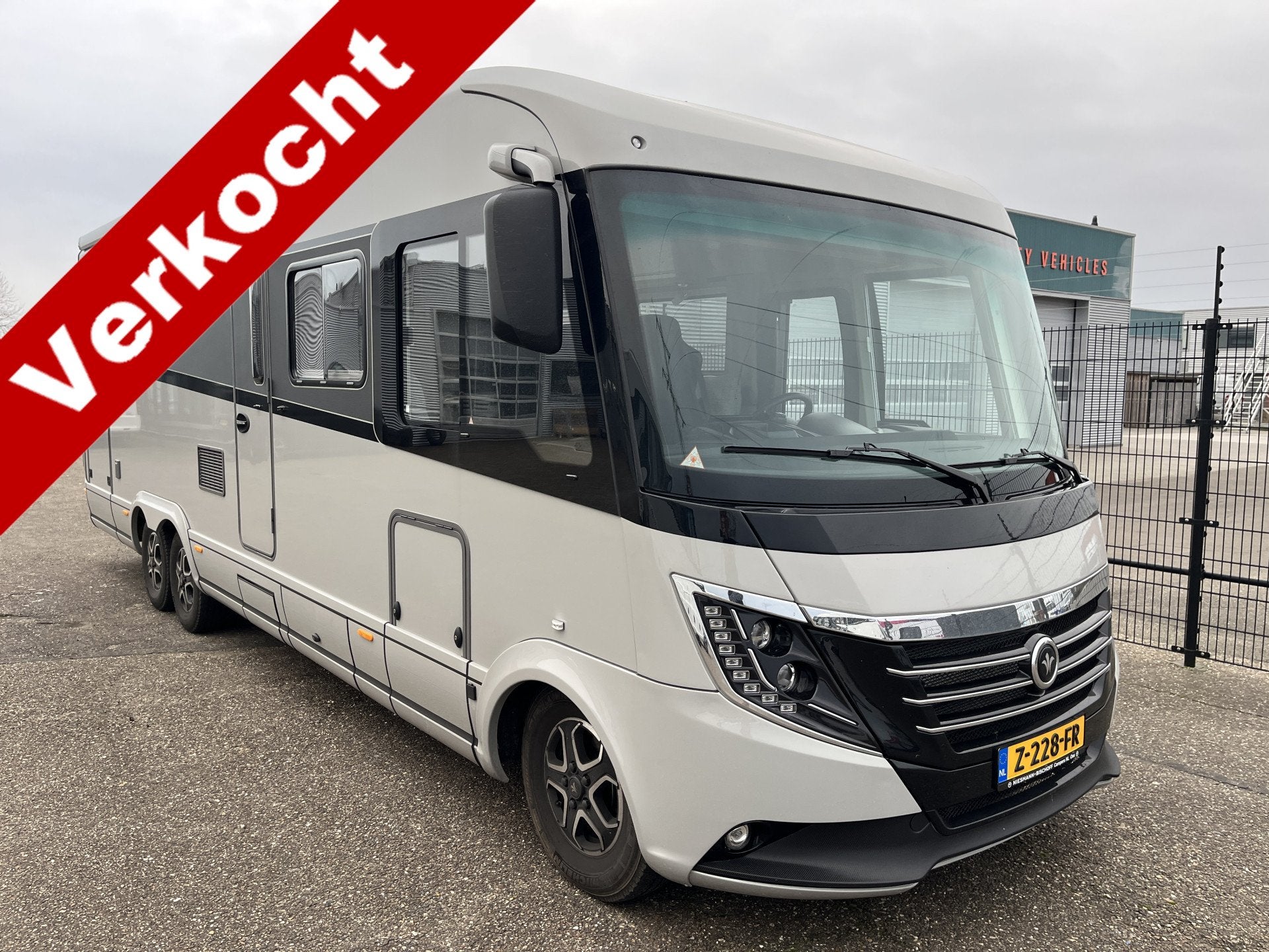 NIESMANN + BISCHOFF ARTO 88EK 180pk Aut +Hefbed Levelsysteem, Niesmann+Bischoff, Galliersweg 39
5349AT  OSS, NL, Diesel, 8 tot 9 meter
